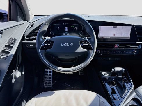 Used 2023 Kia Niro EX Touring FWD image 16
