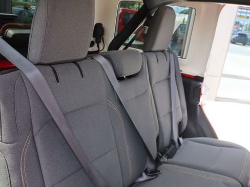 Used 2025 Jeep Wrangler Unlimited Sahara AWD/4WD image 14