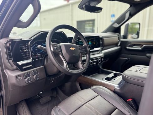 Used 2024 Chevrolet Silverado 2500 High Country w/ Technology Package image 14