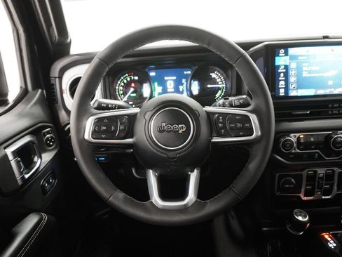 Used 2025 Jeep Wrangler Unlimited Sahara image 20