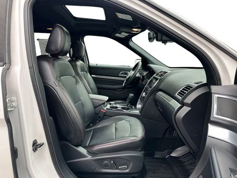 Used 2018 Ford Explorer Sport image 16