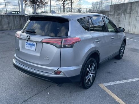Used 2018 Toyota RAV4 LE image 8