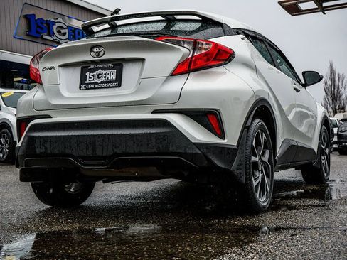 Used 2021 Toyota C-HR XLE image 3