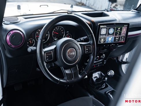 Used 2016 Jeep Wrangler Unlimited Sahara image 18