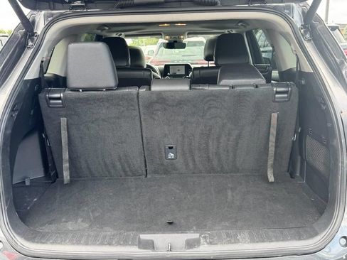 Used 2025 Toyota Highlander XLE AWD/4WD image 7