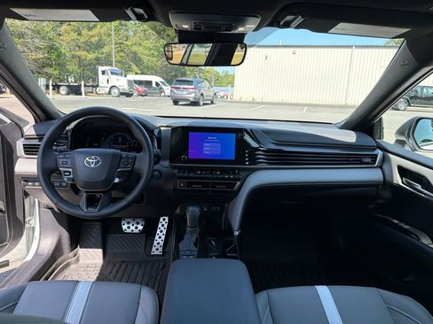 Used 2025 Toyota Camry SE w/ Convenience Package FWD image 8