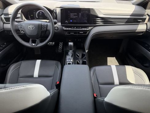 Used 2025 Toyota Camry SE w/ Convenience Package FWD image 11