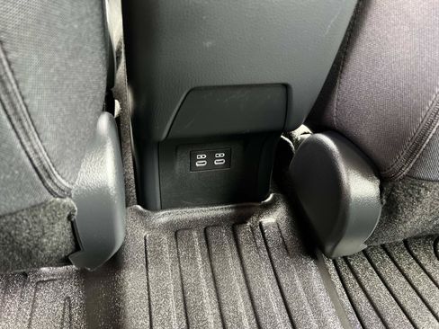 Used 2024 Toyota Prius LE FWD image 21