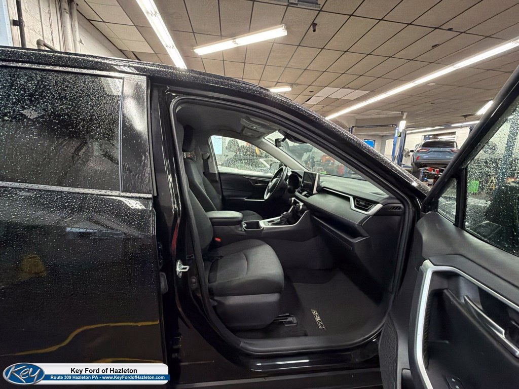 Used 2025 Toyota RAV4 XLE w/ Weather Package AWD/4WD image 19