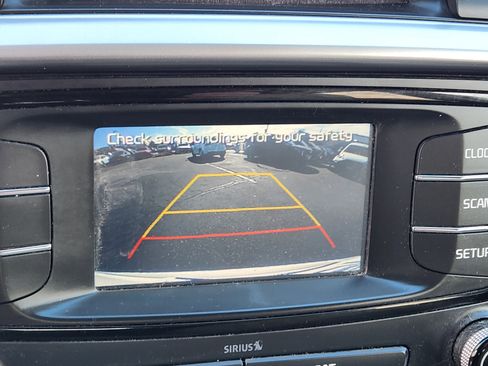 Used 2017 Kia Sorento LX image 17