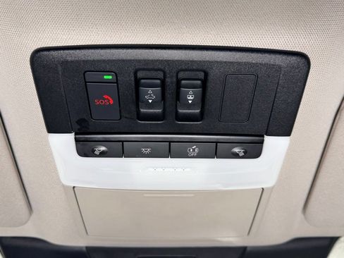 Used 2022 Nissan Pathfinder SL AWD/4WD image 22
