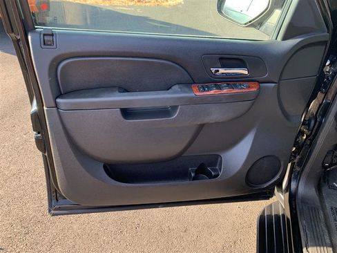 Used 2013 Chevrolet Avalanche LS image 32