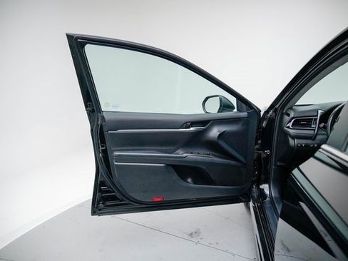 Used 2023 Toyota Camry SE image 22