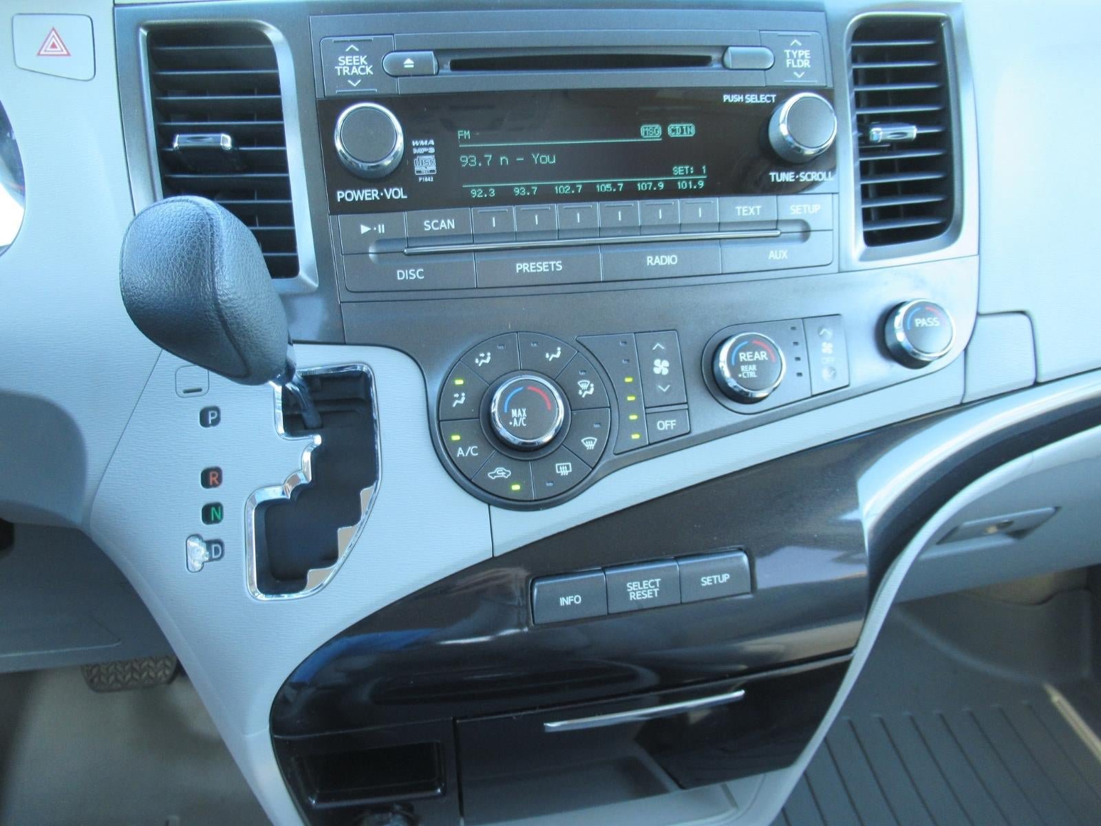 Used 2011 Toyota Sienna LE FWD image 27