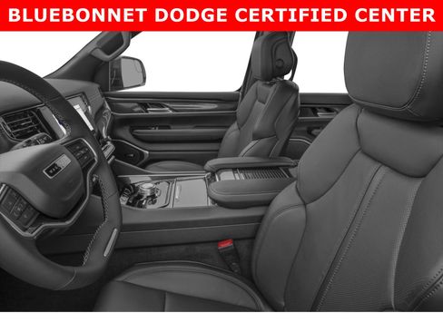 Used 2024 Jeep Wagoneer Series II w/ Flexible Seating Group RWD image 6
