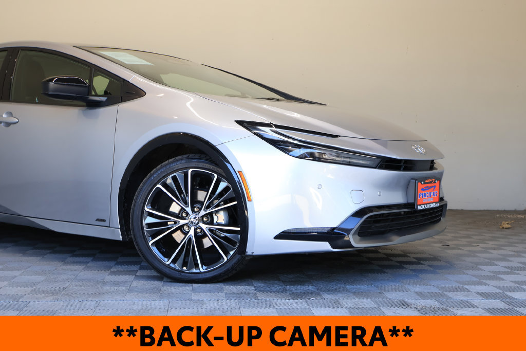 Used 2024 Toyota Prius XLE AWD/4WD image 3