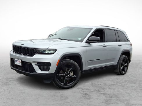 Used 2023 Jeep Grand Cherokee Altitude image 1