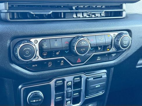 Used 2024 Jeep Wrangler Sport S image 15