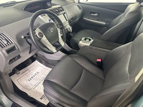 Used 2014 Toyota Prius V Five image 10