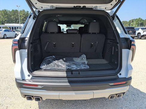 New 2026 Chevrolet Traverse Z71 w/ Enhanced Driving Package AWD/4WD image 32