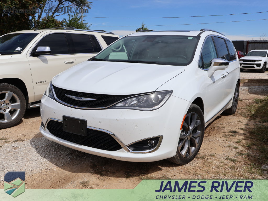 Used 2017 Chrysler Pacifica Limited w/ Advanced Safetytec Group FWD 360° Tour