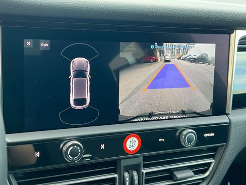 Certified 2025 Porsche Macan image 23