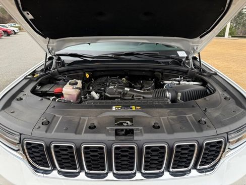 Certified 2024 Jeep Grand Cherokee Laredo X w/ Luxury Tech Group I image 32