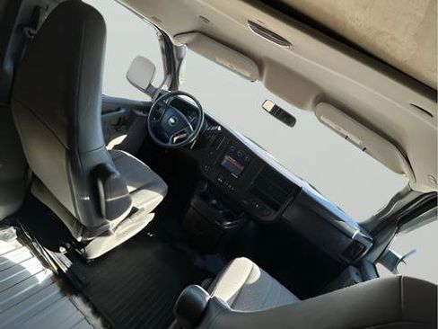Used 2019 Chevrolet Express 3500 Extended RWD image 6