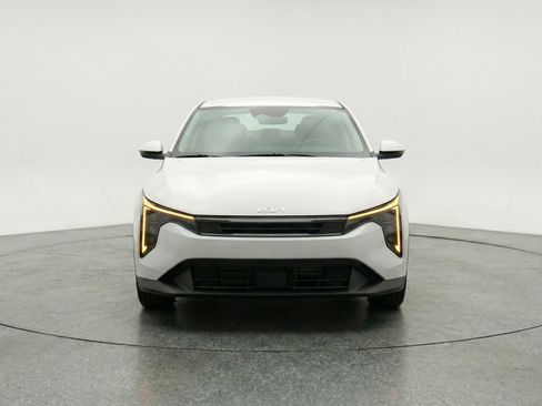 Used 2025 Kia K4 LXS image 2