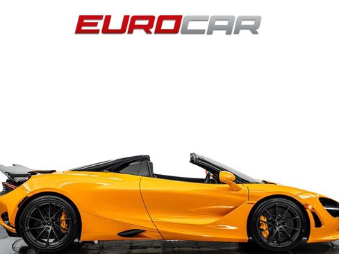 Used 2026 McLaren 750S Spider RWD image 8