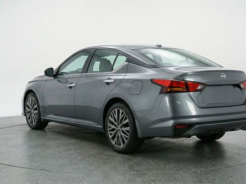 Used 2025 Nissan Altima 2.5 SV FWD image 6