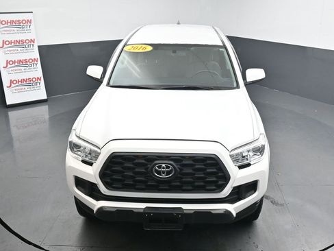 Used 2016 Toyota Tacoma SR image 29