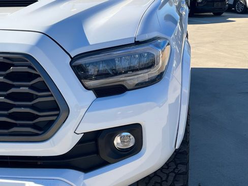 Used 2021 Toyota Tacoma TRD Sport w/ Technology Package image 4