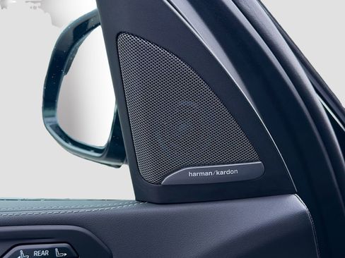 Certified 2025 BMW X7 M60i image 27