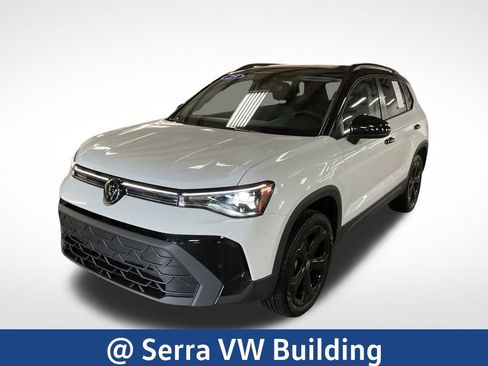 Certified 2025 Volkswagen Taos SE AWD/4WD image 1
