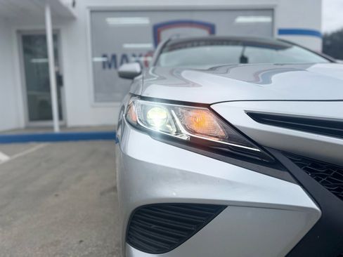 Used 2018 Toyota Camry SE image 15