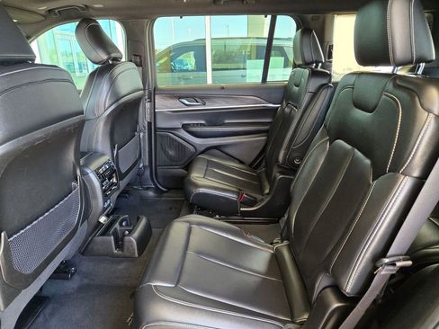 Used 2024 Jeep Grand Cherokee L Limited w/ Luxury Tech Group II AWD/4WD image 14