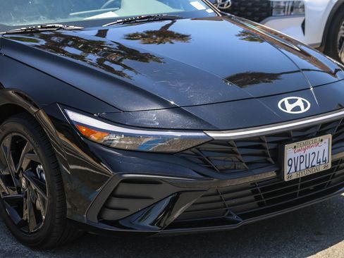 Certified 2026 Hyundai Elantra Sport FWD image 4