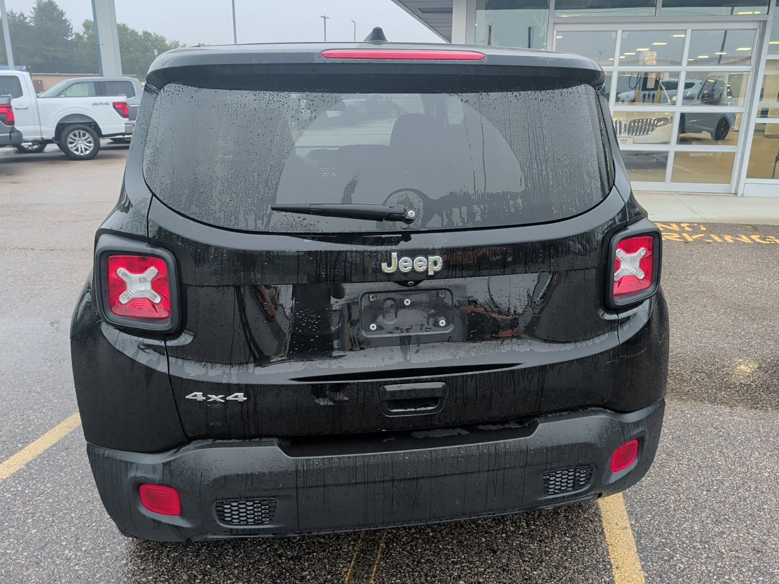 Used 2023 Jeep Renegade Latitude AWD/4WD image 4