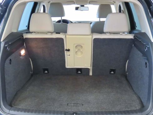 Used 2017 Volkswagen Tiguan S image 17