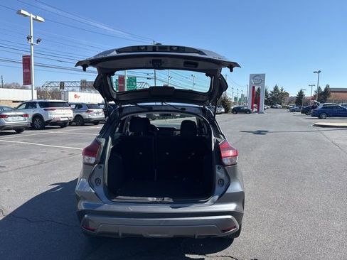 Used 2021 Nissan Kicks SV image 10