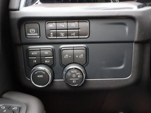 New 2026 Chevrolet Suburban Premier image 11