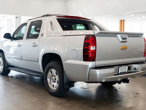 Used 2013 Chevrolet Avalanche LS AWD/4WD image 6