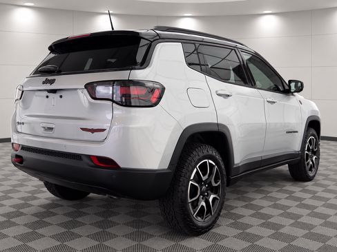Used 2025 Jeep Compass Trailhawk w/ Trailhawk Elite Group AWD/4WD image 4