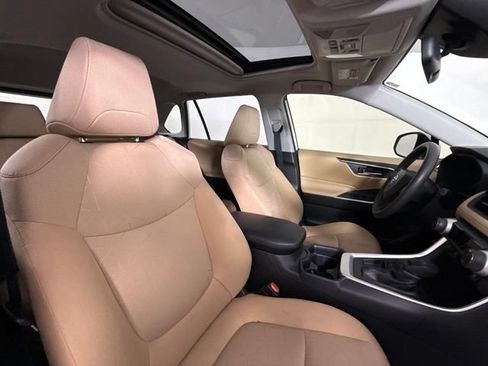 Used 2019 Toyota RAV4 XLE w/ Convenience Package FWD image 29