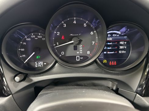 Certified 2026 Porsche Macan Turbo AWD/4WD image 39