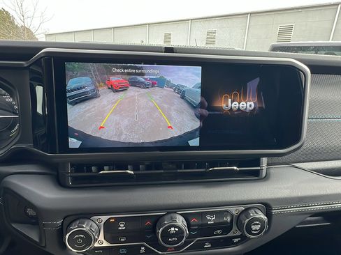 Used 2025 Jeep Wrangler Unlimited Rubicon 4xe image 33