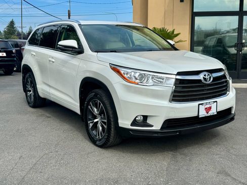 Used 2016 Toyota Highlander XLE AWD/4WD image 1