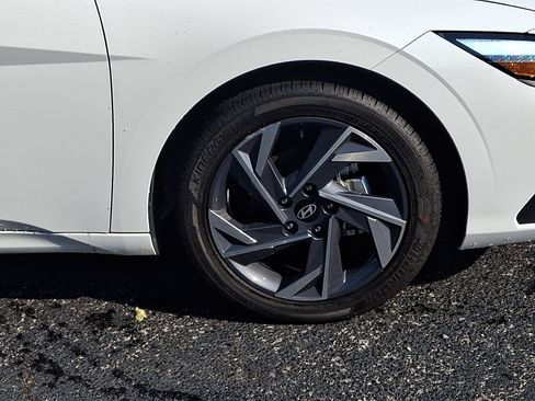 Certified 2025 Hyundai Elantra Sport FWD image 8