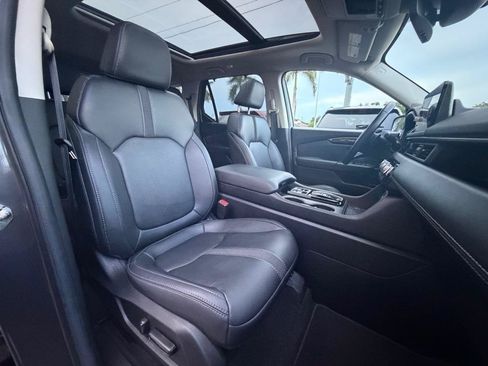 Used 2025 Honda Pilot Touring image 17